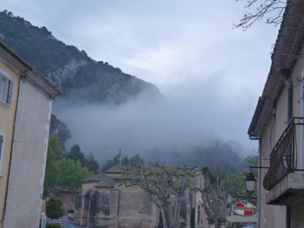 Gite Fa Mille Maison Bleu Robion en Luberon 外观 照片